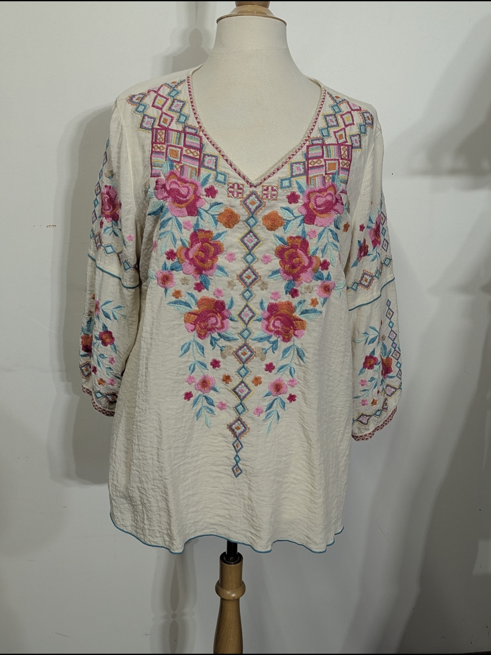 John Mark Embroidered V-Neck Floral Peasant Top L Cream Long Sleeve
